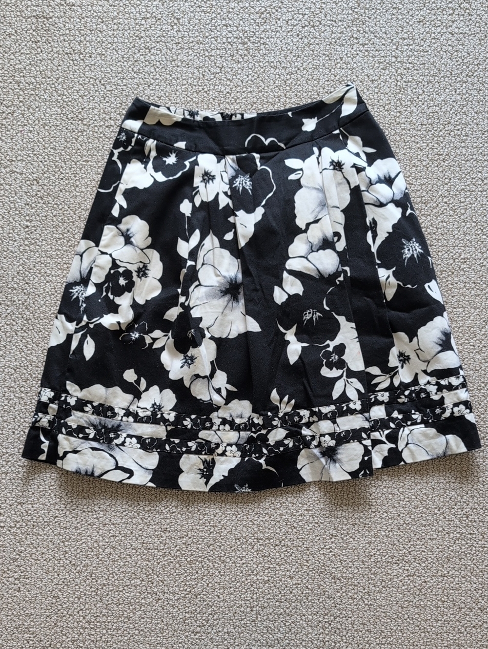 White House Black Market Black and White Floral Pleated A-Line Skirt